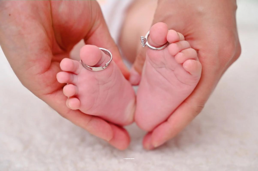 巴音郭楞蒙古怀孕肚子一边高一边低